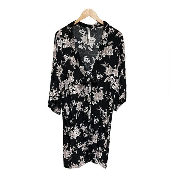 Spiritual Gangster Maya Kaftan Wrap Floral Black with Tie - Picture 2 of 8